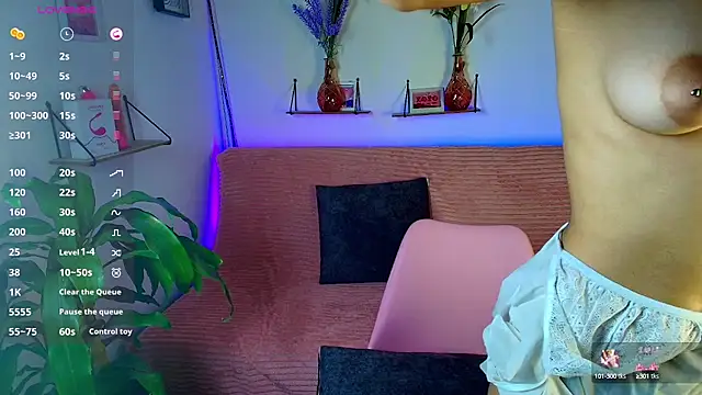 emycarver09 online show from October 5, 12:32 pm