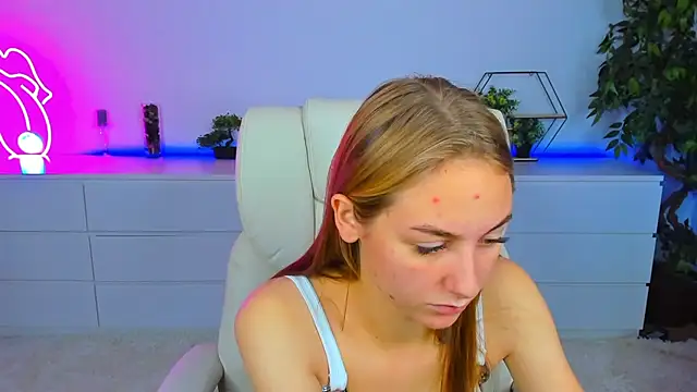 MilaAddams online show from October 13, 6:05 am