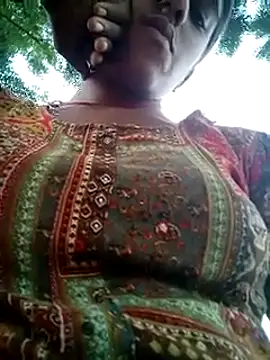 Snapshot of Pari_queen_44 chatting on September 19, 10:14 am Pari queen 44 online show from September 19, 10:14 am