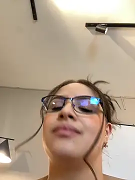 Tayler Kim online show from November 25, 9:48 pm