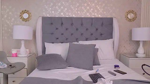 ZoeWilliis online show from July 28, 6:20 pm