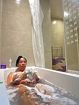 Snapshot of sugarsweetie8000 chatting on September 15, 10:06 pm sugarsweetie8000 online show from September 15, 10:06 pm