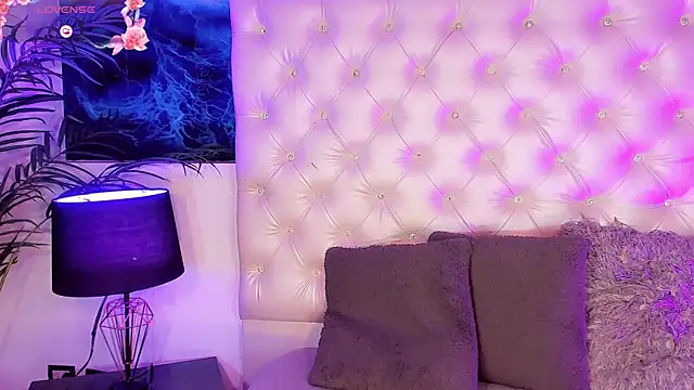 Valeria Swett  online show from July 11, 8:53 pm