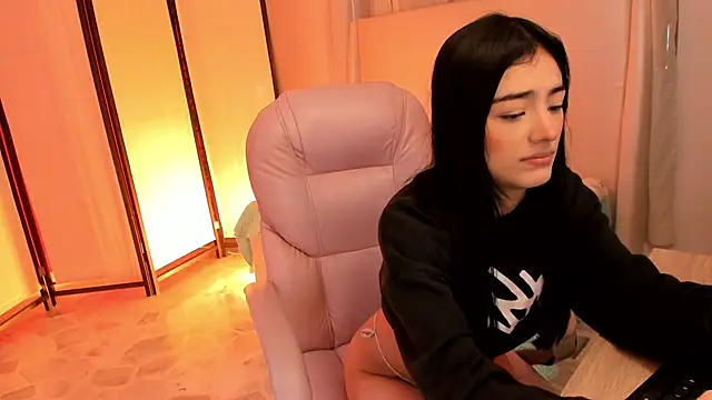 zoerouse  online show from November 10, 8:04 pm