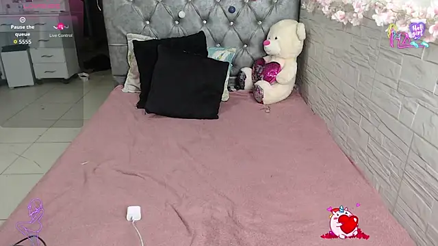 EmilyCoy  online show from July 8, 11:34 am