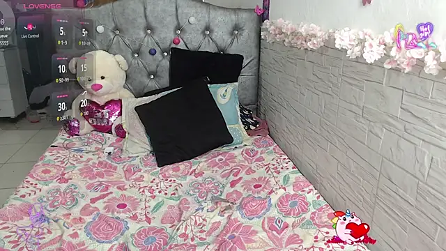 EmilyCoy  online show from July 25, 6:42 am