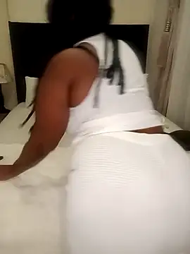 Snapshot of Creamy_Chocolatex chatting on October 3, 5:29 pm Creamy Chocolatex online show from October 3, 5:29 pm