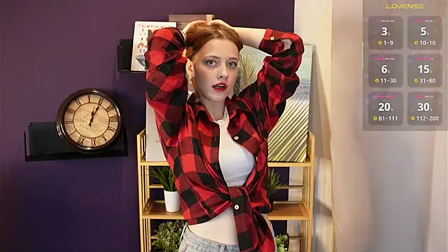 HollieCollelo online show from October 8, 3:44 am