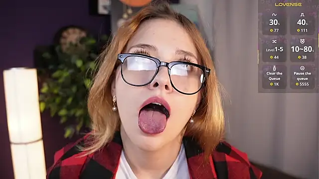 HollieCollelo online show from October 3, 3:44 am