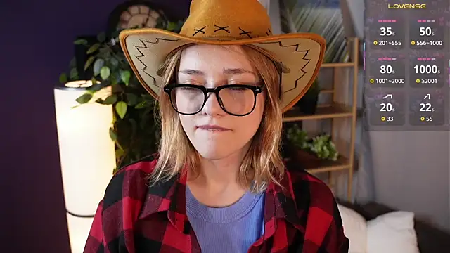 HollieCollelo online show from October 4, 3:45 am