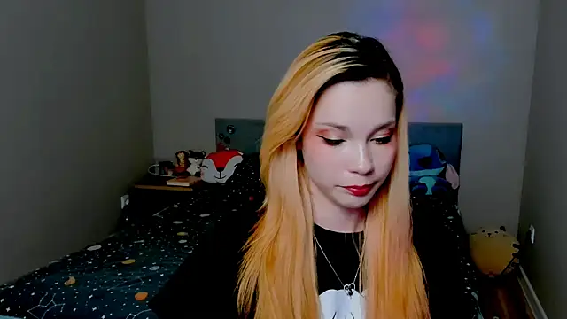 Snapshot of Kitten_Alissa chatting on October 1, 5:18 pm Kitten Alissa online show from October 1, 5:18 pm