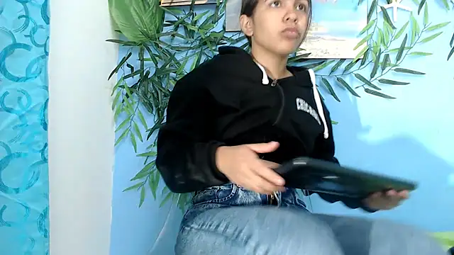 skinnysofia18 online show from July 9, 3:14 pm
