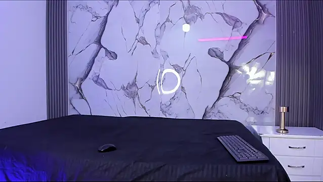 Snapshot of Hillarytonsonx chatting on September 26, 12:36 pm Hillarytonsonx online show from September 26, 12:36 pm