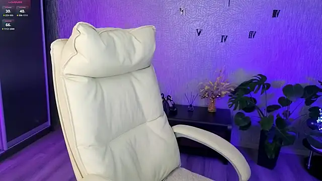 NikkiiStill online show from June 14, 2:24 am