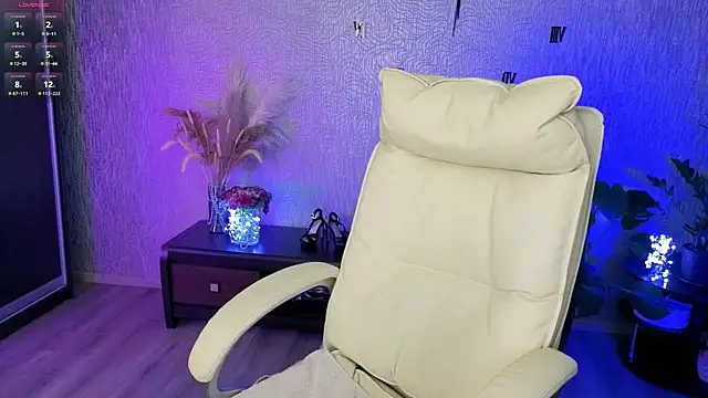 NikkiiStill online show from June 15, 2:34 am