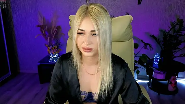 NikkiiStill online show from April 29, 11:21 pm