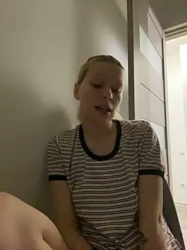 Snapshot of AnyaHellCat chatting on October 18, 1:08 am AnyaHellCat online show from October 18, 1:08 am