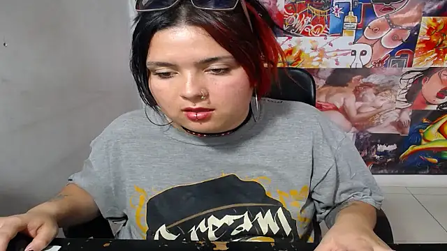 Curvy-Queen online show from October 25, 8:26 pm