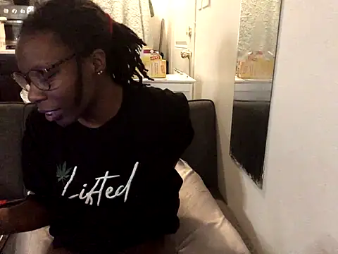 littyleesh1 online show from December 1, 10:34 pm