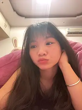 Emlyly-18 online show from December 15, 11:43 pm