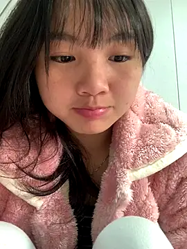 Emlyly-18 online show from November 2, 2:59 am