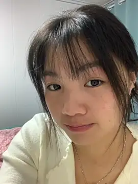 Emlyly-18 online show from November 13, 1:10 pm