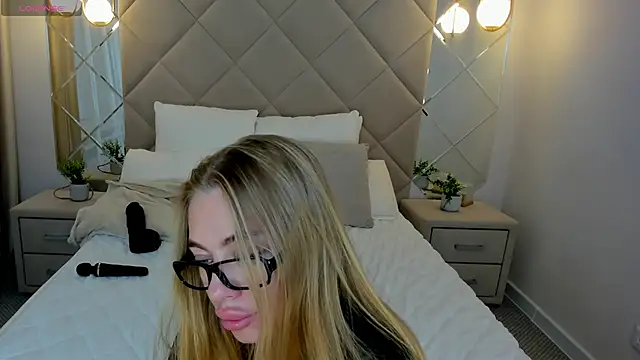 Melissa  White online show from September 25, 12:37 pm