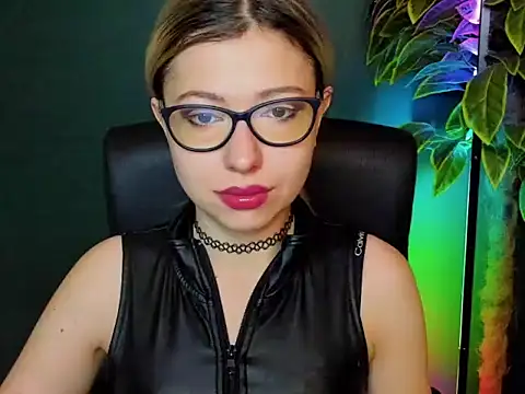 loveHeidi online show from December 4, 5:32 am