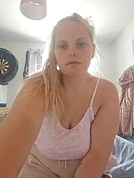 Snapshot of Dolliejayxx chatting on September 19, 10:25 am Dolliejayxx online show from September 19, 10:25 am