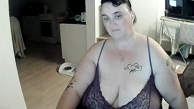 Snapshot of Minou1610 chatting on October 9, 8:24 pm Minou1610 online show from October 9, 8:24 pm
