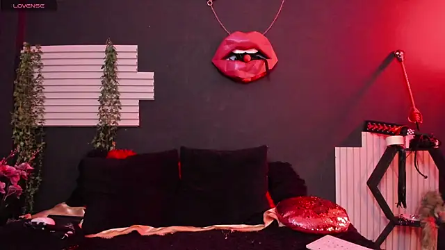 kinky momm online show from August 3, 3:18 pm