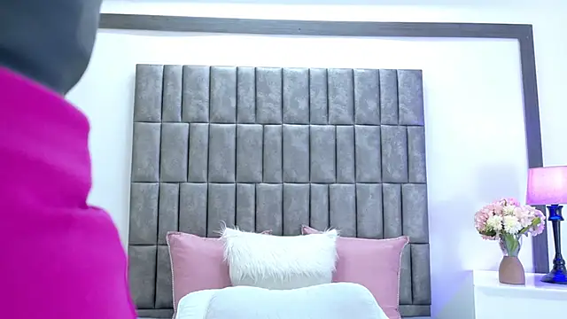 Skyler Fox  online show from February 7, 8:35 pm