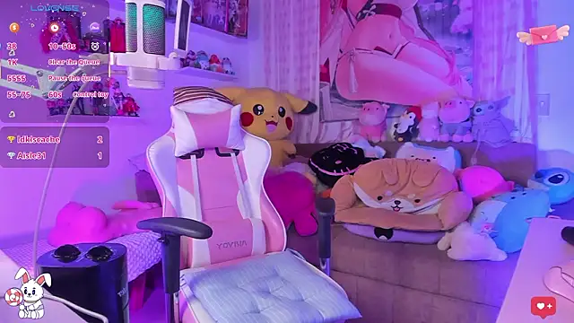 Issa Moon  online show from January 16, 11:45 pm