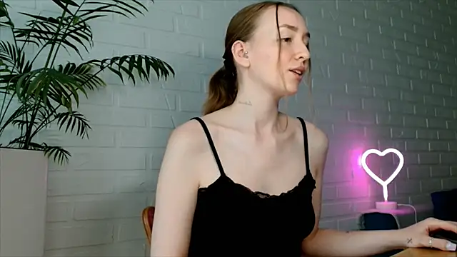 WhitePrincessLuna online show from July 2, 1:06 pm