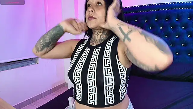 Snapshot of Black_roseee chatting on September 23, 3:37 am Black roseee online show from September 23, 3:37 am
