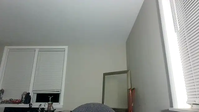 ladypooh000 online show from September 21, 6:34 am