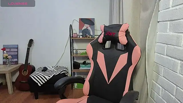 valentinauwu online show from March 17, 12:25 am