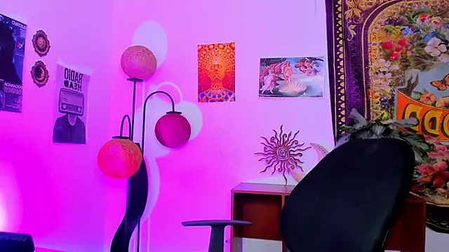 Raven luv online show from April 1, 2:34 am