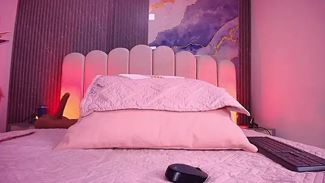 abbyrouss  online show from December 3, 3:09 am