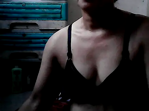 Snapshot of yoursPinayMama1682 chatting on October 10, 11:20 pm yoursPinayMama1682 online show from October 10, 11:20 pm