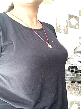 Hot-Pooja25 online show from April 29, 3:43 am