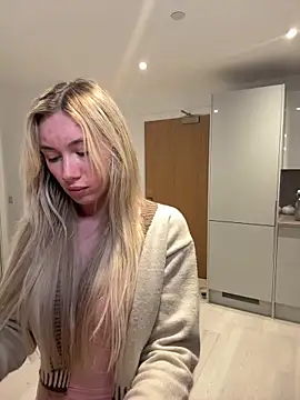 SexySaraxxoo online show from December 17, 7:18 pm