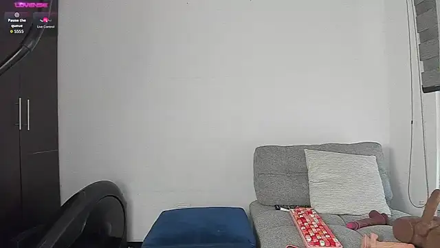 AvaFerrera online show from December 19, 8:45 pm