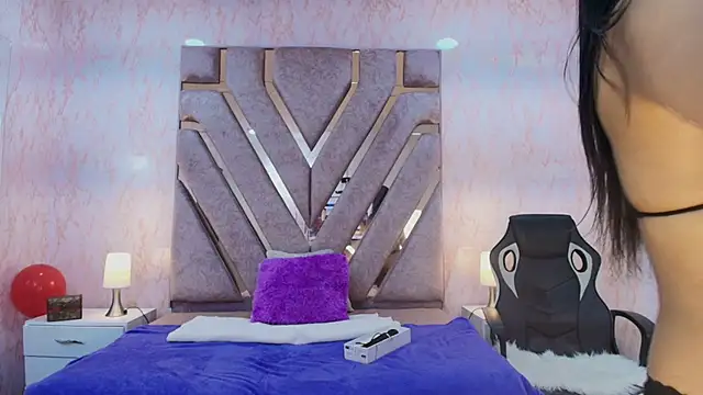 ANABELL BROWN online show from November 5, 7:41 pm