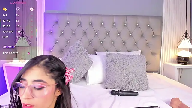 LunaBloomn online show from March 14, 5:36 pm