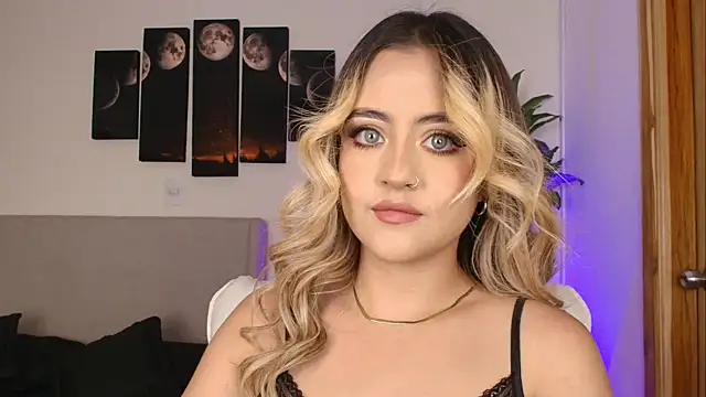 MaryMoon  online show from December 2, 10:45 pm