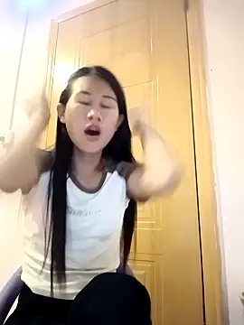 Snapshot of luy-xinh02 chatting on October 2, 1:16 pm luy-xinh02 online show from October 2, 1:16 pm