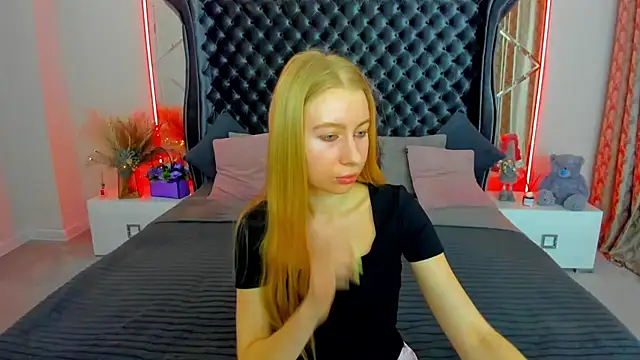 Alina Blonde online show from June 20, 5:33 am