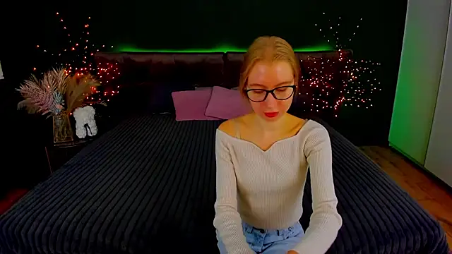 Alina Blonde online show from October 19, 6:04 am