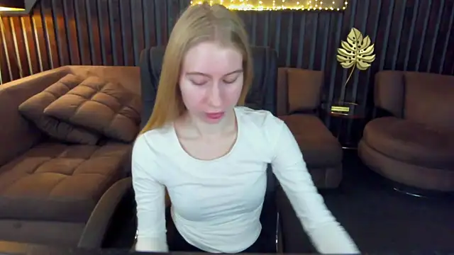 Alina Blonde online show from April 28, 5:33 am